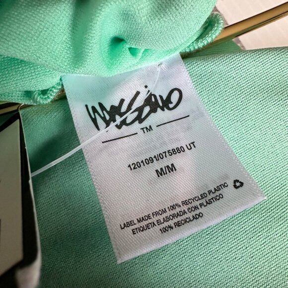 👙Mossimo One Piece Swimsuit Sz M Women Bathing suit Multi Stripe Roses Black - Picture 6 of 8